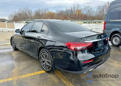 2022 Mercedes-Benz E 350 z USA, uszkodzony, nr VIN W1KZF8DB9NB093134